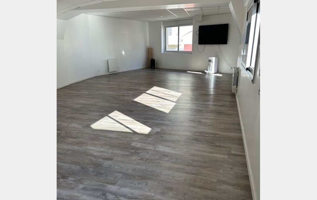 GLOBALES SOLUTIONS IMMOBILIERES : Local / Bureau | BASSE-GOULAINE (44115) | 242 m2 | 527 850 €  GLOBALES SOLUTIONS IMMOBILIERES : Local / Bureau | BASSE-GOULAINE (44115) | 242 m2 | 527 850 €