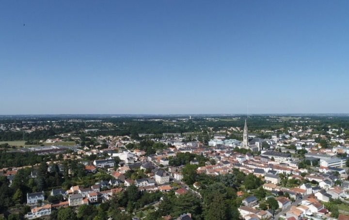 Local commercial   VERTOU  15 m2 700 € 