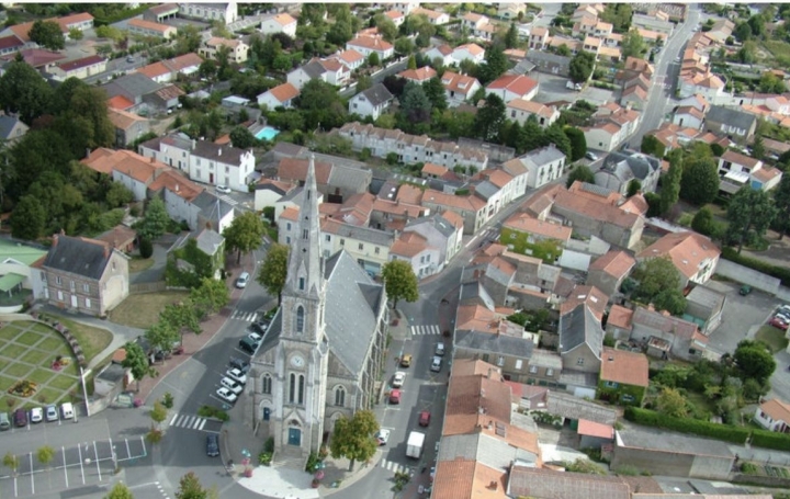 Maison   HAUTE-GOULAINE  130 m2 295 000 € 